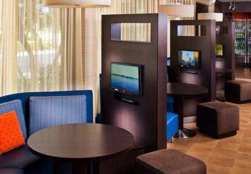 Готель Courtyard Melbourne West Екстер'єр фото