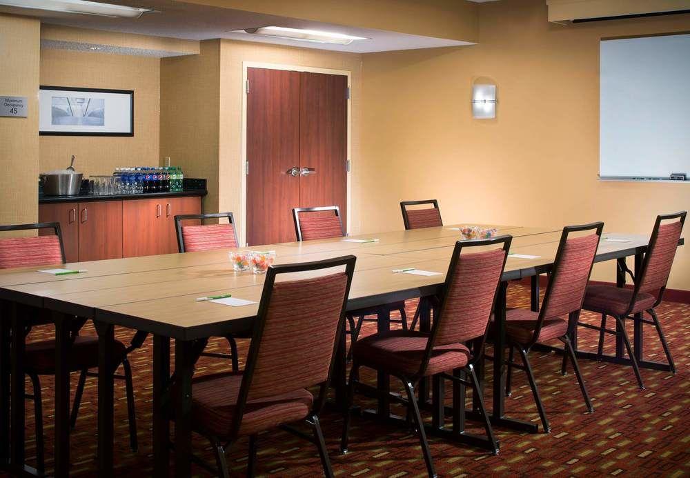 Готель Courtyard Melbourne West Екстер'єр фото
