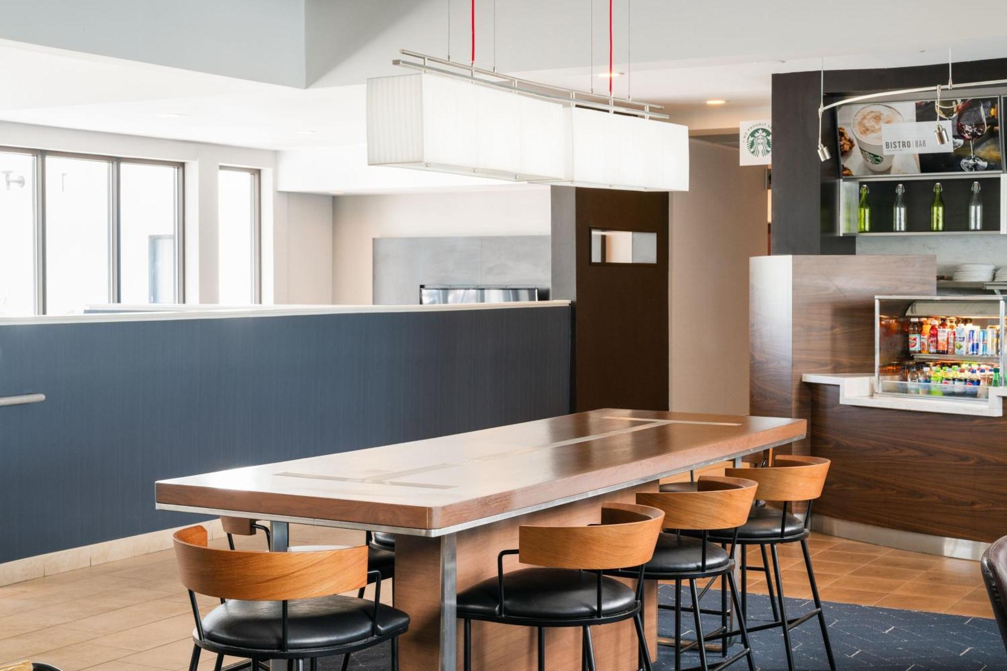 Готель Courtyard Melbourne West Екстер'єр фото