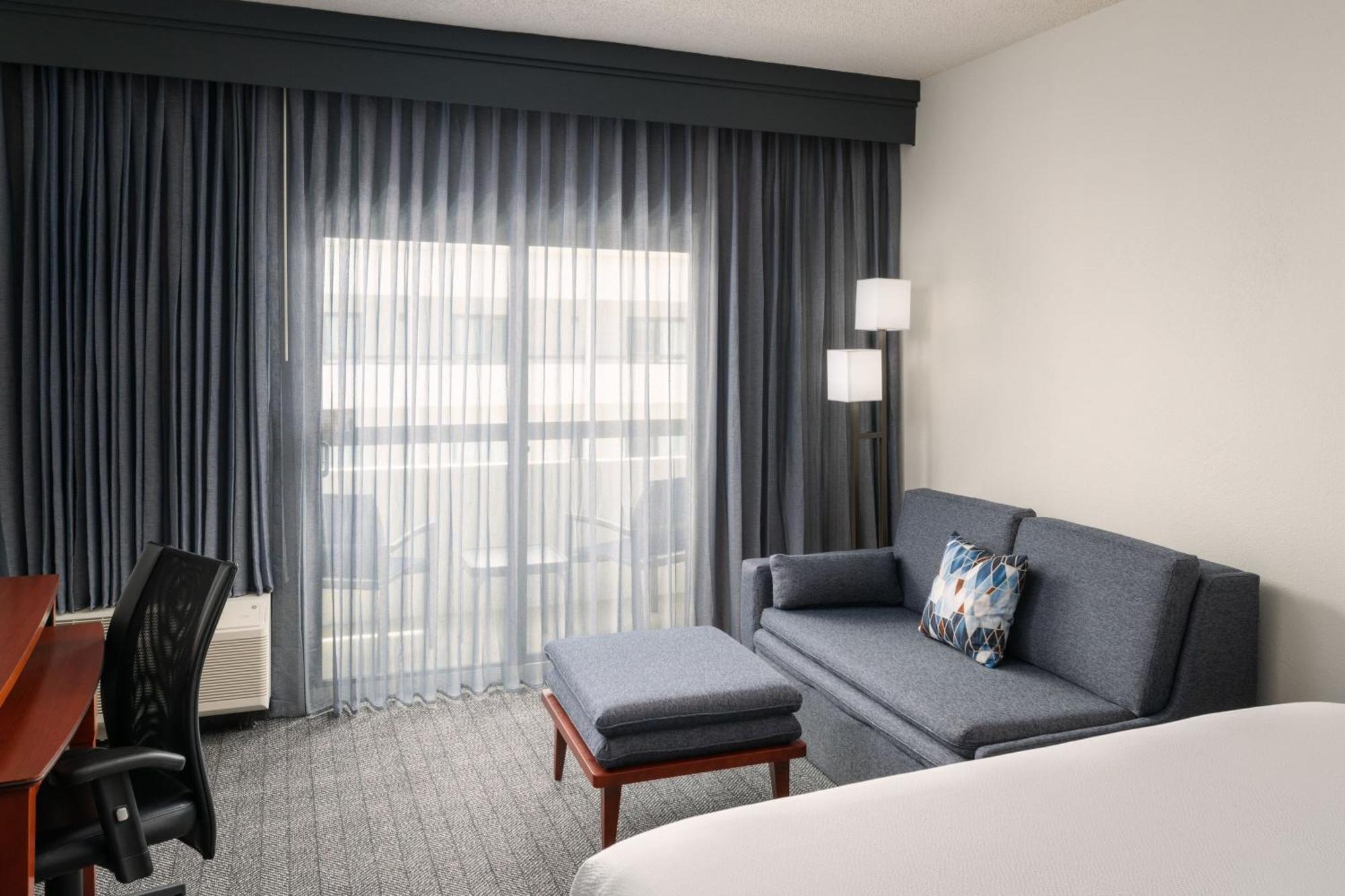 Готель Courtyard Melbourne West Екстер'єр фото