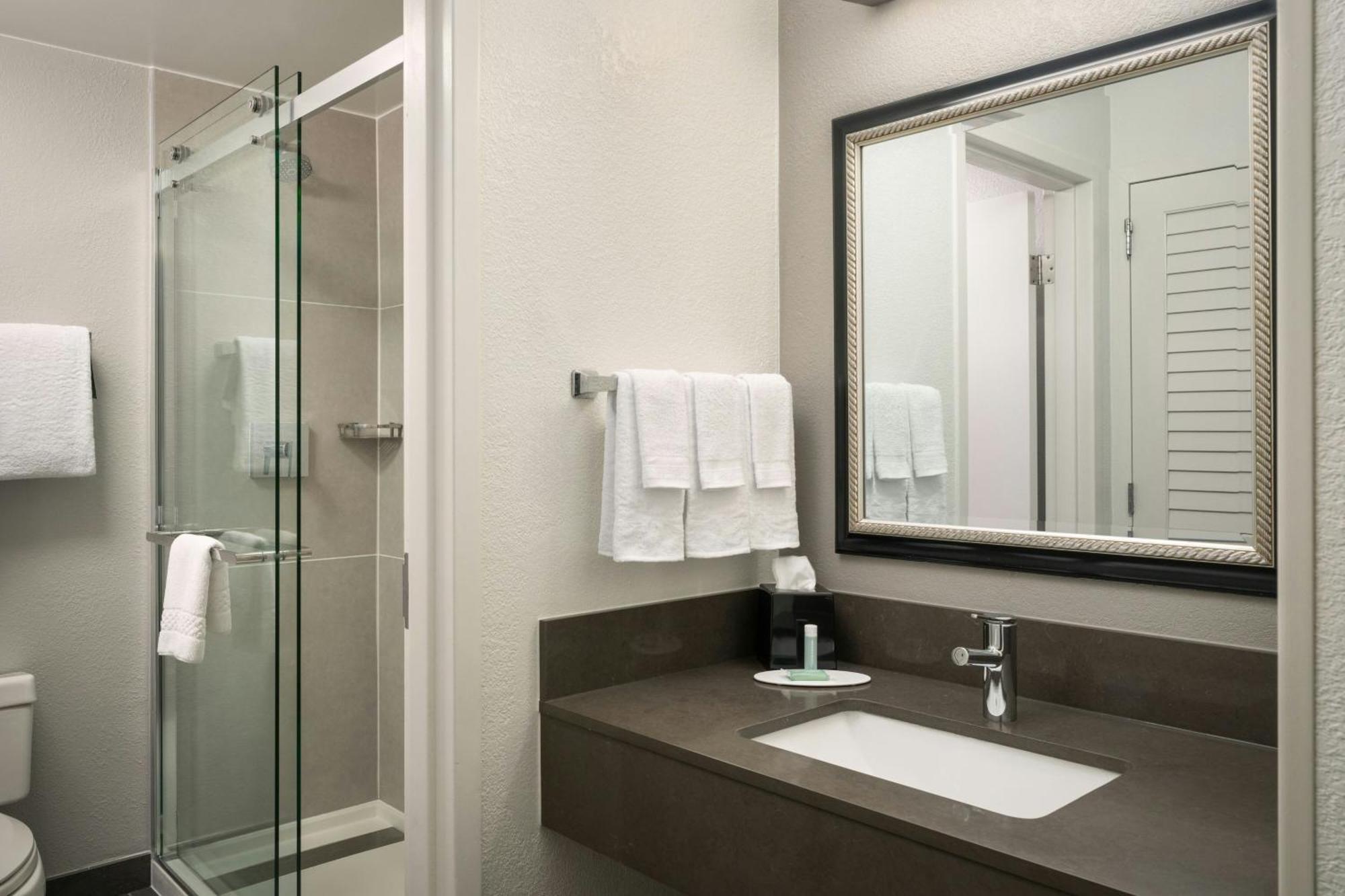 Готель Courtyard Melbourne West Екстер'єр фото