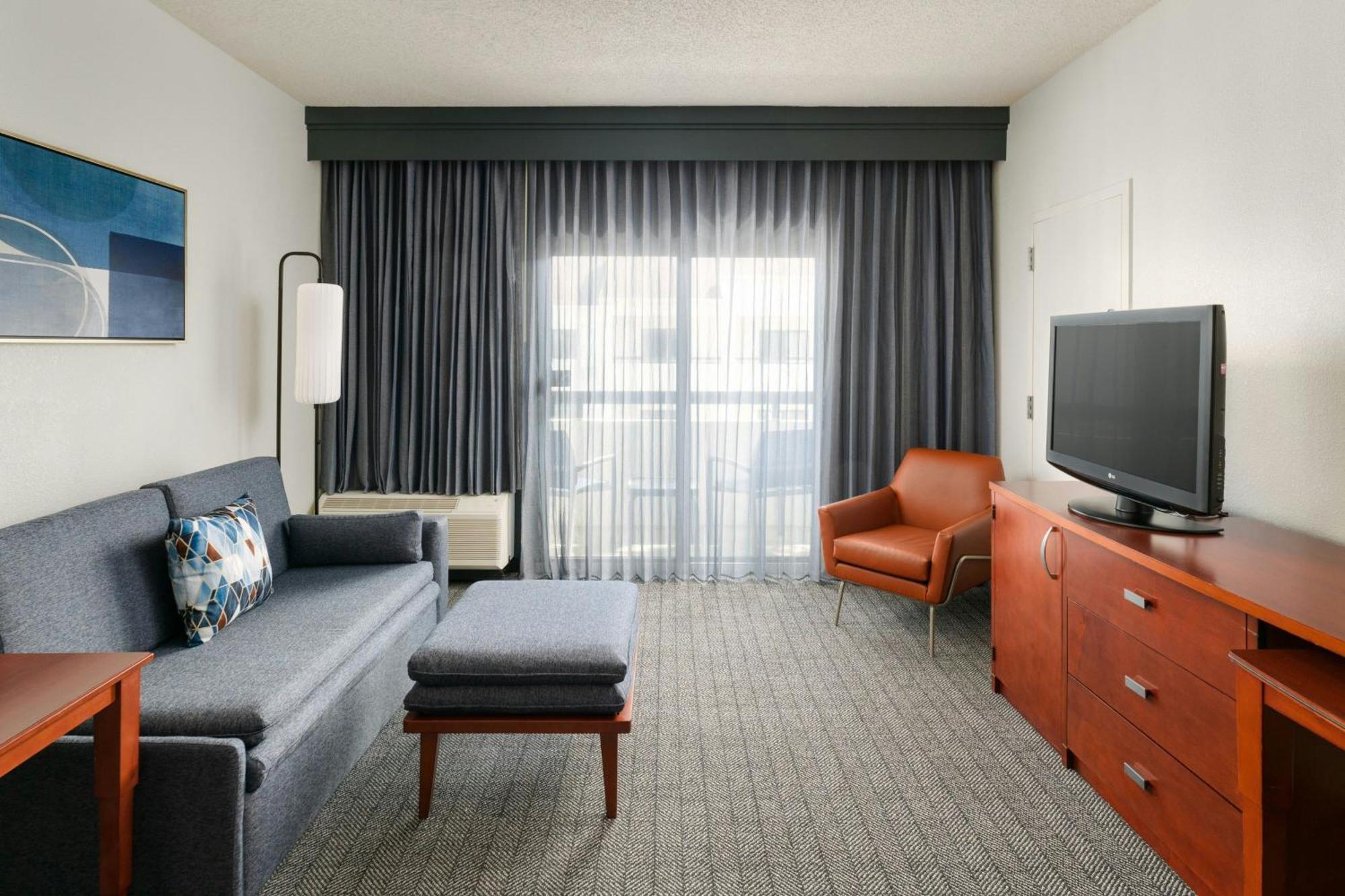 Готель Courtyard Melbourne West Екстер'єр фото