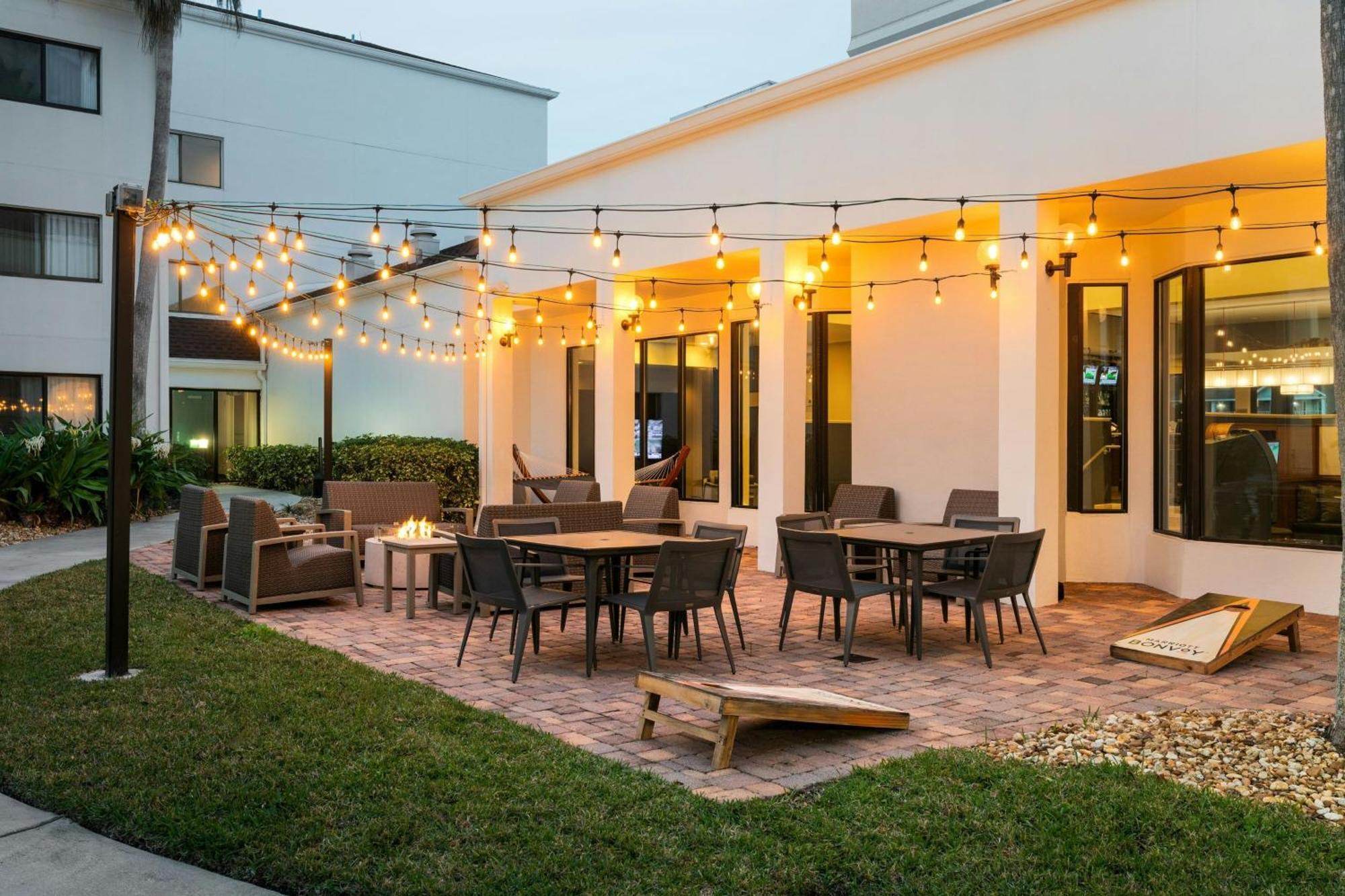 Готель Courtyard Melbourne West Екстер'єр фото