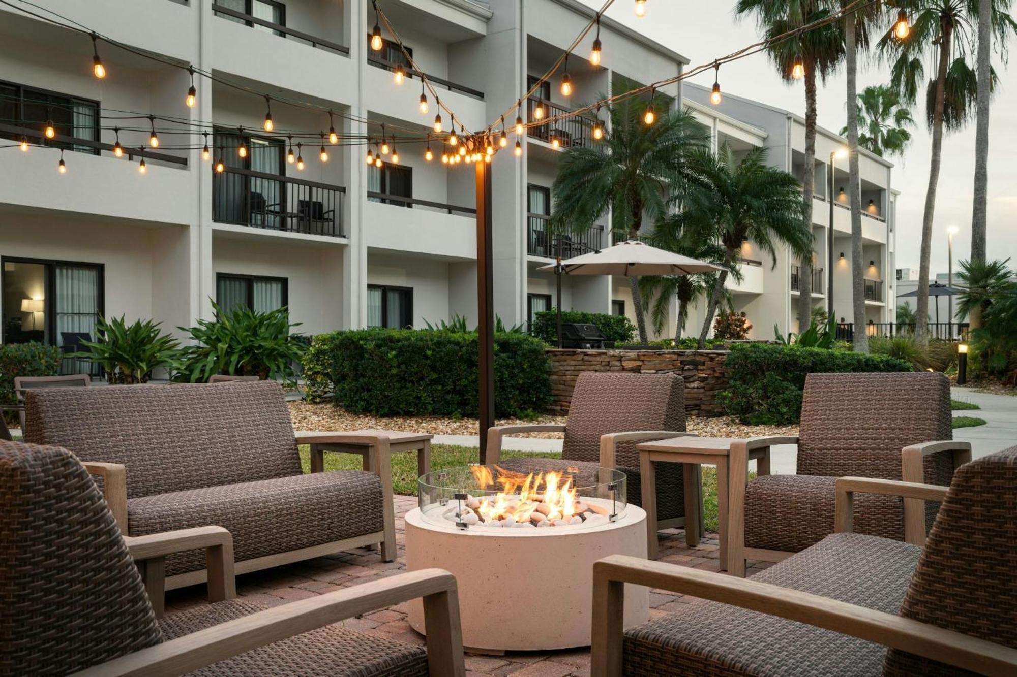 Готель Courtyard Melbourne West Екстер'єр фото