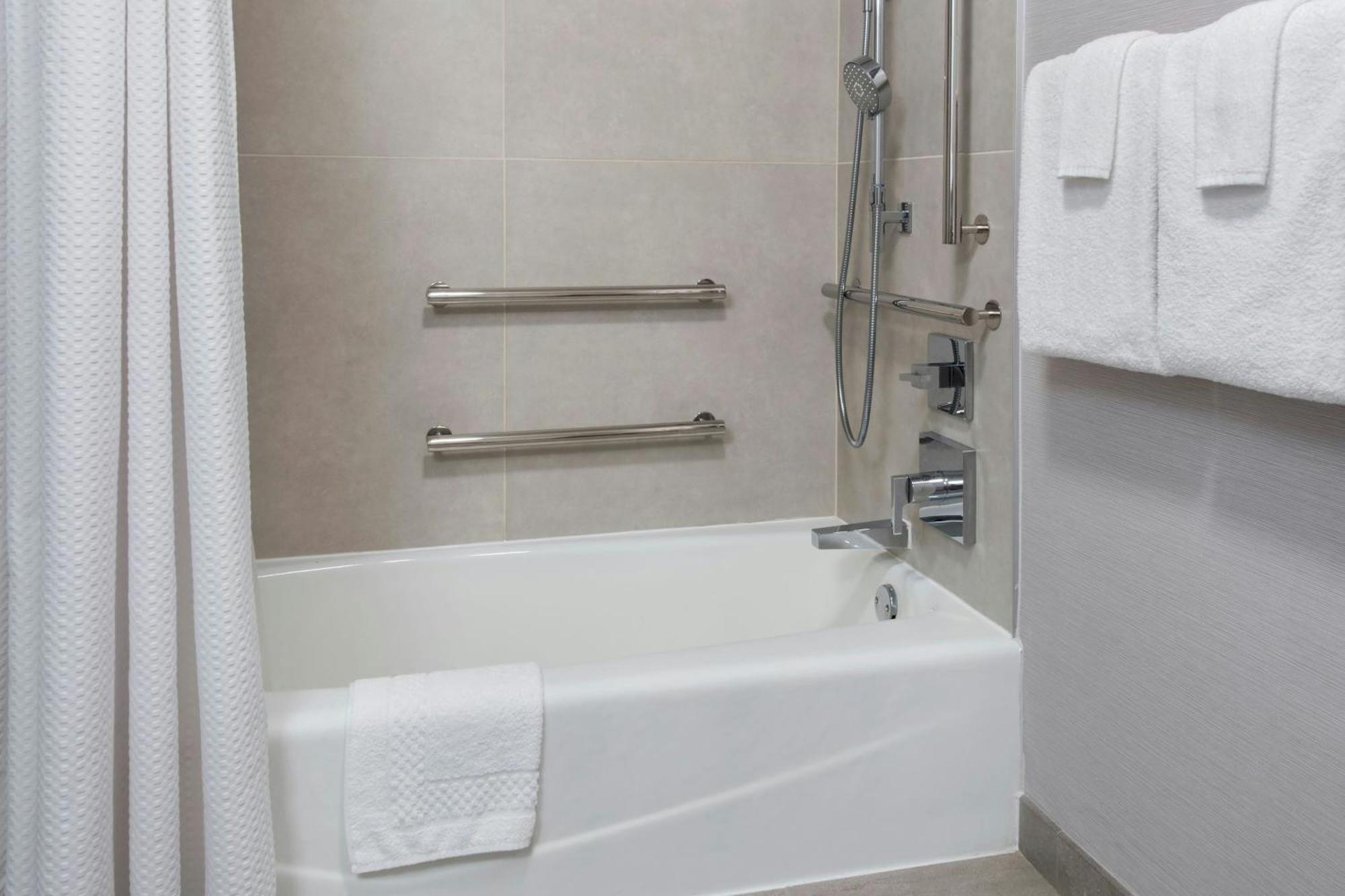 Готель Courtyard Melbourne West Екстер'єр фото